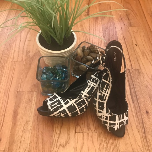 Apt.9 Arden Geo Print Slingback Heels - Picture 3 of 8